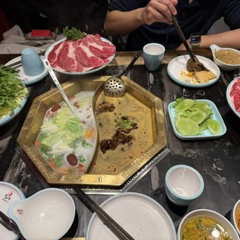 Shujiuxiang - Fondue 9 - Spicy broth - Hot Pot Near Me - Paris, 75 Shujiuxiang - Fondue 9 - Spicy broth - Hot Pot Near Me - Paris, 75