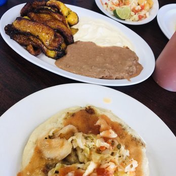 El Salvadoreño - Pupusa revuelta, plátanos frijoles & crema, yuca frita - Salvadoran Near Me - Duarte, California El Salvadoreño - Pupusa revuelta, plátanos frijoles & crema, yuca frita - Salvadoran Near Me - Duarte, California