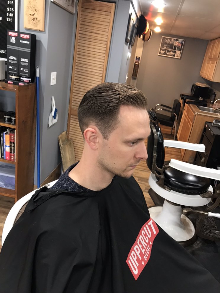 Macor's Barber Shop Logo