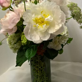 Designs By Gail & Argyle Floral - Peony Fantacy - Floral Designers Near Me - Justin, Texas Designs By Gail & Argyle Floral - Peony Fantacy - Floral Designers Near Me - Justin, Texas