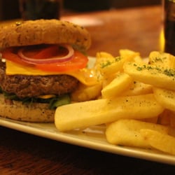 Auld Alliance Pub - Cheeseburger 12€