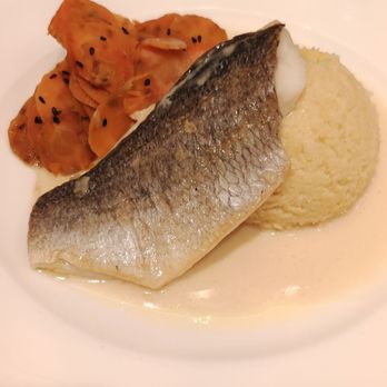 Gabriel's - Doradenfilet mit Kokospolenta und Sesamkarotten - German Near Me - Münster, NW