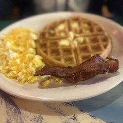 Lo Nuestro De Mexico - Waffle and Eggs Plate
