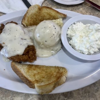 Classic Diner - Chicken fried chicken, mashed potatoes, cottage cheese - Diners Near Me - Henryetta, Oklahoma