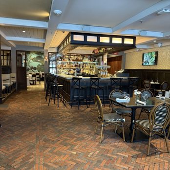 Artisan Restaurant - Inside - Breakfast & Brunch Near Me - West Hartford, Connecticut Artisan Restaurant - Inside - Breakfast & Brunch Near Me - West Hartford, Connecticut