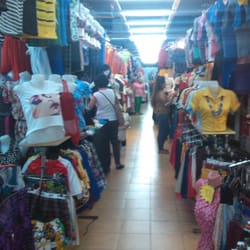 New Farmers Plaza - the flea market on the top floor