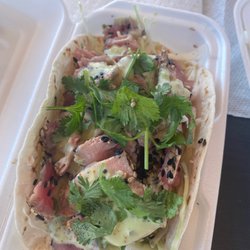 Mr G's Smokehouse and Seafood Grill - Tuna taco