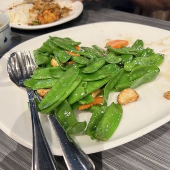 Thai Villa - Snow Pea w/ Roasted Garlic - Singaporean Near Me - Aurora, Ontario