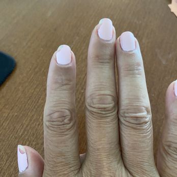 Cosmo Nails & Bar - Chipped polish in the 4th day - Nail Salons Near Me - Orlando, Florida