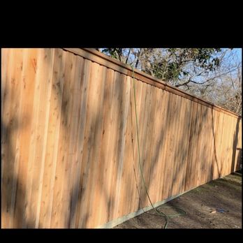 Landeros Fence & Construction - a wooden fence with a green rope - General Contractors Near Me - Valley View, Texas Landeros Fence & Construction - a wooden fence with a green rope - General Contractors Near Me - Valley View, Texas