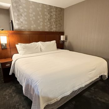 Courtyard by Marriott San Diego Airport/Liberty Station - King room with sofa bed - Hotels Near Me - San Diego, California Courtyard by Marriott San Diego Airport/Liberty Station - King room with sofa bed - Hotels Near Me - San Diego, California