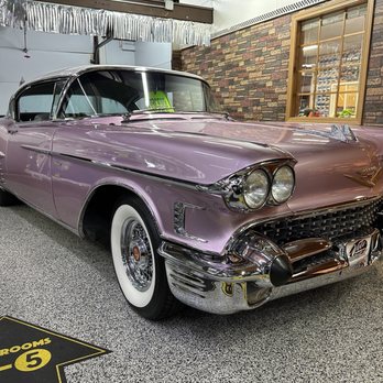 Volo Museum - Showroom - Museums Near Me - Volo, Illinois