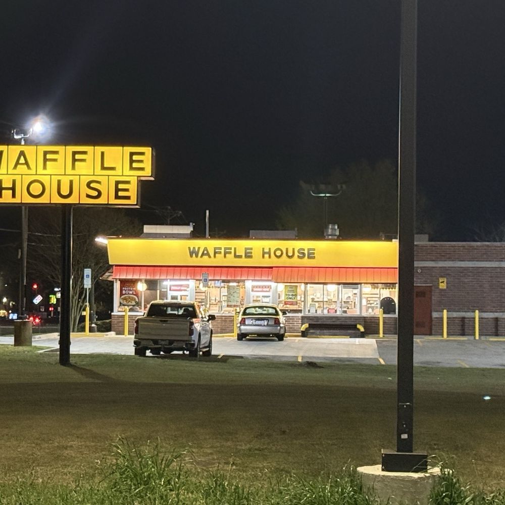 Waffle House - Outside View at Night - Breakfast & Brunch Near Me - Laurinburg, North Carolina Waffle House - Outside View at Night - Breakfast & Brunch Near Me - Laurinburg, North Carolina
