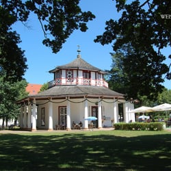 Weisser Pavillon - Der WEISSE PAVILLON, mitten im Grünen Bad Doberans, nur eine Minute vom Zentrum entfernt.