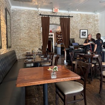 Moonshine Grill - Dining area - Southern Near Me - Austin, Texas