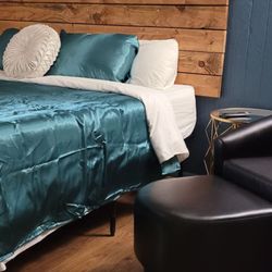 Cadillac Inn - Newly updated room