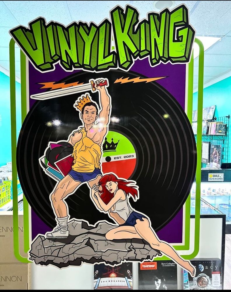 VinylKing Records And collectibles Logo