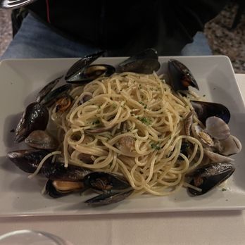 Trattoria Misericordia - Spaghetti with mussels and clams - Venetian Near Me - Venezia, VE Trattoria Misericordia - Spaghetti with mussels and clams - Venetian Near Me - Venezia, VE