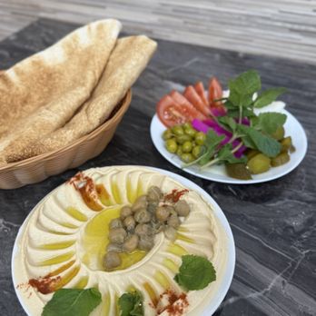 Libanon Snack - Humos Teller - Lebanese Near Me - Berlin, BE