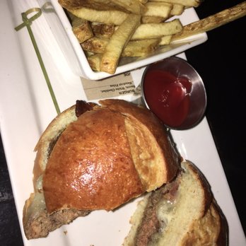 Quinn's - Quinn burger - New American Near Me - Seattle, Washington