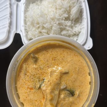 Thong's Thai Lunch Wagon - Red chicken curry with jasmine rice. Mmmmm!! - Food Trucks Near Me - Waipahu, Hawaii