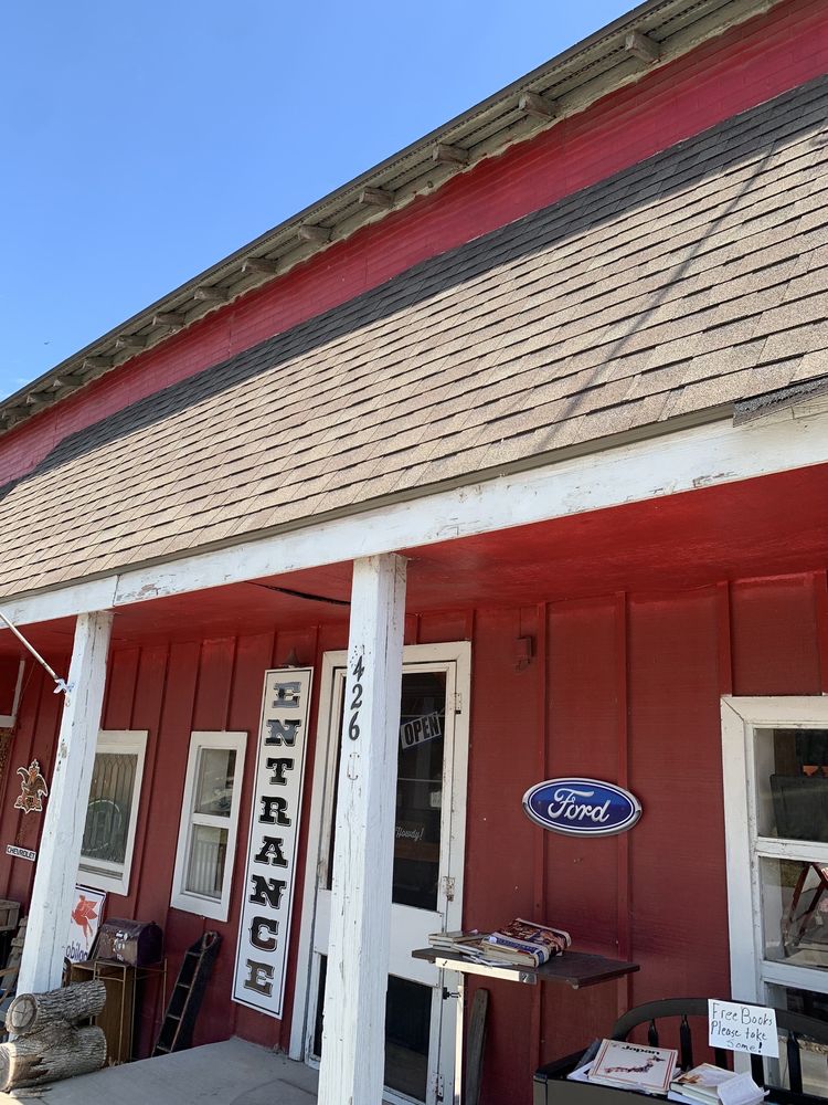 WE’LL BE BACK ANTIQUES & FLEA MARKET Updated September 2024 10 Photos 426 W Main St