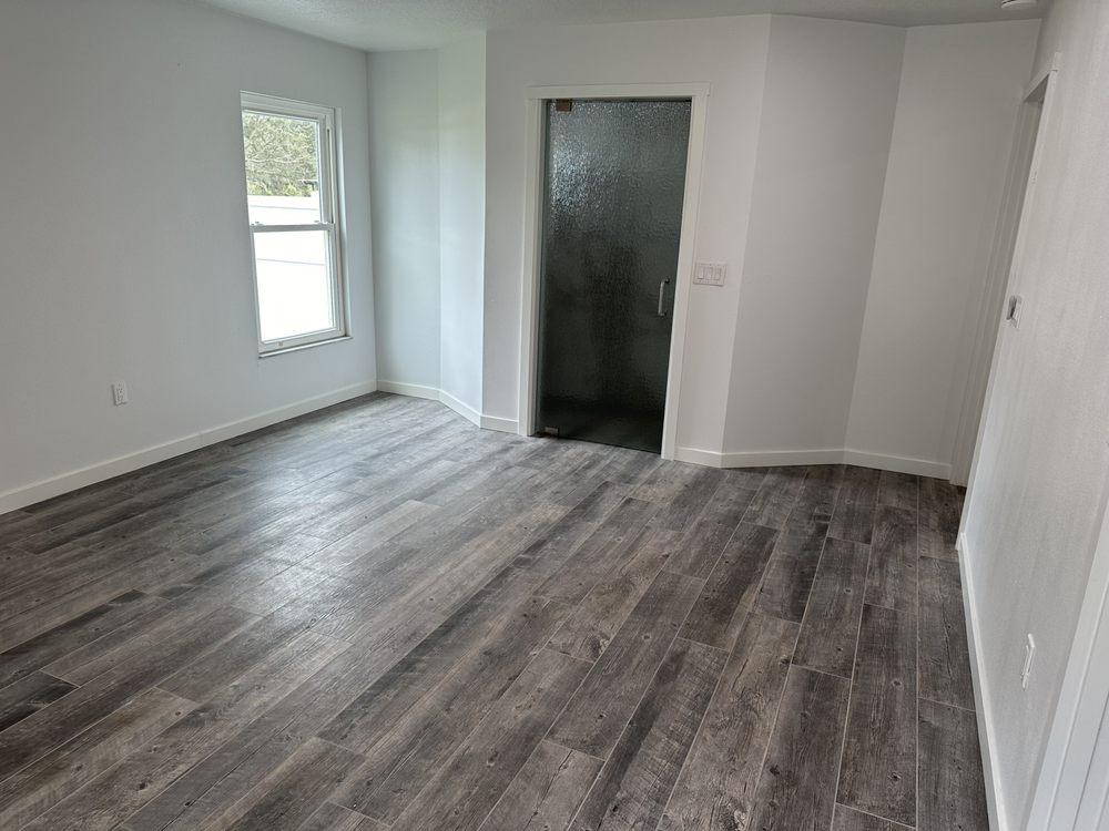 Slide of Elliotts Elite Home Solutions