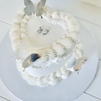 Petite Moi Bakery - Birthday surprise cake - Desserts Near Me