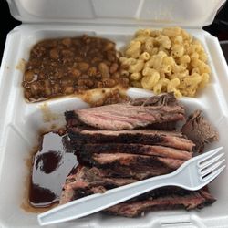 Franklins Smokin Barnyard - Brisket with Mac and cheese and baked beans