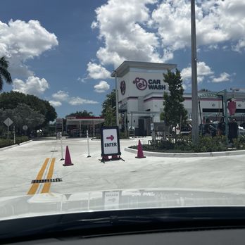 El Car Wash - Entrance - Car Wash Near Me - Hialeah, Florida El Car Wash - Entrance - Car Wash Near Me - Hialeah, Florida