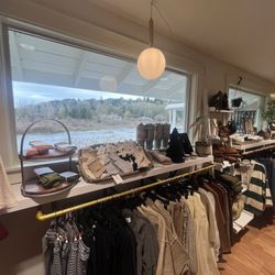 Laurel Market - Great view and cute shop