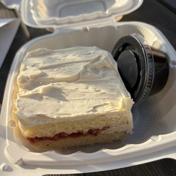 Cove Lakeside Bistro - Strawberry cake - American Near Me - Portage, Michigan