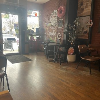 The Poughkeepsie Grind - Dining area - Coffee & Tea Near Me - Poughkeepsie, New York