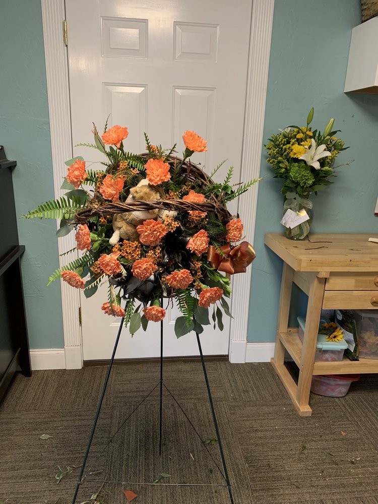 COUNTRY BLOOMS & GIFTS Updated September 2024 1971 Daniels Rd