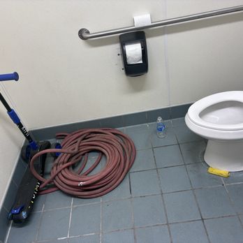 Pizza Lanesplitter - ummm??? women's bathroom - Pizza Near Me - Oakland, California Pizza Lanesplitter - ummm??? women's bathroom - Pizza Near Me - Oakland, California