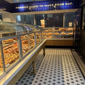 Paris Baguette - Self serve pastry cases - Bakeries Near Me - Chicago, Illinois