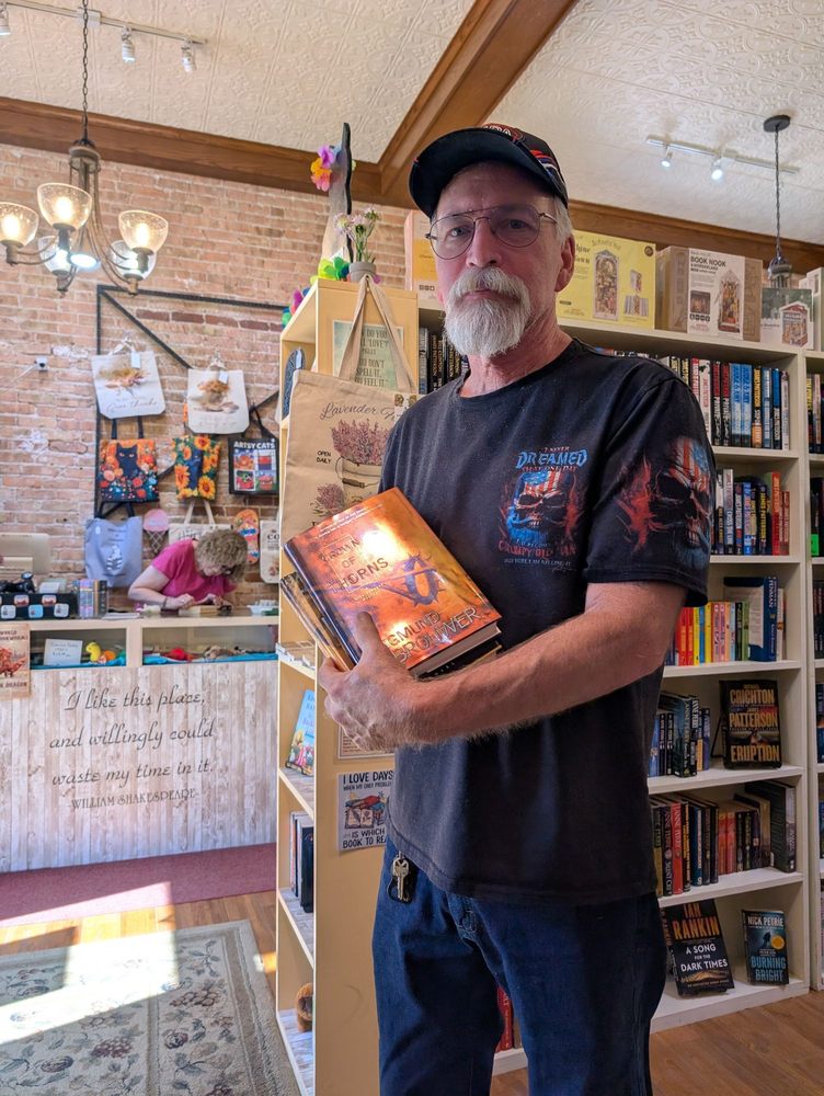 Bella's Books Logo