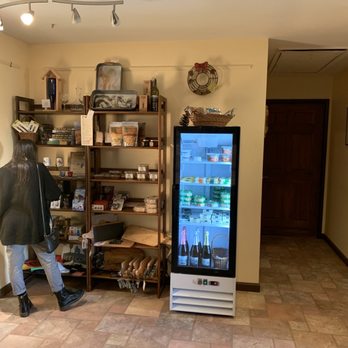 Whitecliff Vineyard - Tasting Room - Wineries Near Me - Gardiner, New York