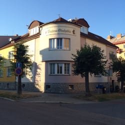 Ořechovka - Budova umístěna blízko autobusové zastávky Slovany a nedaleko Galerie Dvořák.