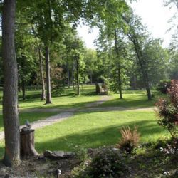 Kooters Creekside Campground - Kooter's Creekside is ten acres of lush green grass and shade trees. Full electric, extra large primitive and tent sites are available.