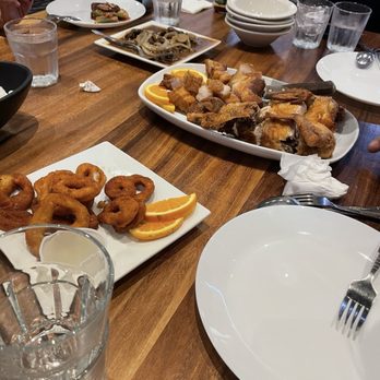 Max's Restaurant - Seattle - crispy pata, lechon kawali and crispy fried chicken - Filipino Near Me - Tukwila, Washington Max's Restaurant - Seattle - crispy pata, lechon kawali and crispy fried chicken - Filipino Near Me - Tukwila, Washington