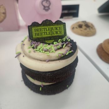 Crumbl - Leesburg - Bakeries Near Me - Leesburg, Virginia
