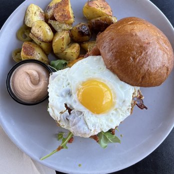 Everyday Eatery - Bacon and Fried Egg Sandwich - Cafes Near Me - Irvine, California Everyday Eatery - Bacon and Fried Egg Sandwich - Cafes Near Me - Irvine, California