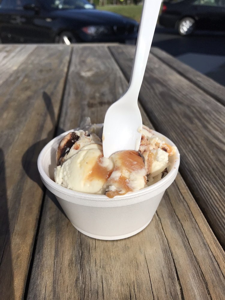 MECCA CONES & CONEYS 2312 Greenville Rd, Cortland, Ohio Ice Cream