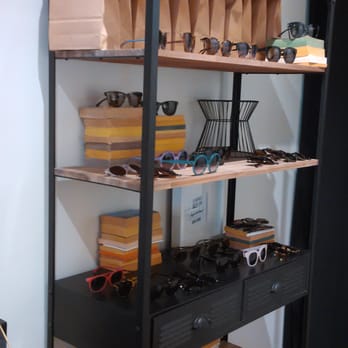 Jimmy Fairly - Quand on avance dans la boutique - Eyewear & Opticians Near Me - Paris, 75