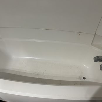 Lake Vue Apartments - This apartment trying to charge me )240.00 to refinish and worn out tub - Apartments Near Me - Clute, Texas