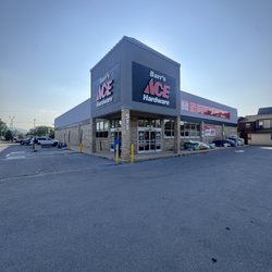 Barr's Ace Hardware - Store front