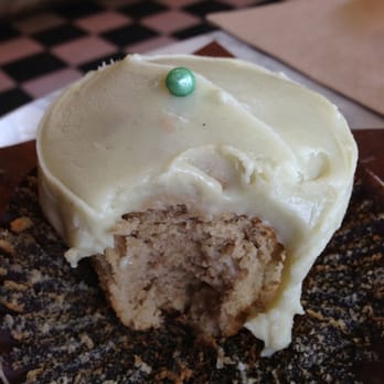 Cupcake Lounge - The texture was somewhat stiff  & dry for my liking. - Bakeries Near Me - Ottawa, Ontario