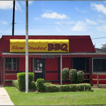 Ryan's Smokehouse - From the parking lot across the street. They appear to do a thriving takeout business. Note vehicle on the left in drivethru. - Smokehouse Near Me - Webster, Texas Ryan's Smokehouse - From the parking lot across the street. They appear to do a thriving takeout business. Note vehicle on the left in drivethru. - Smokehouse Near Me - Webster, Texas