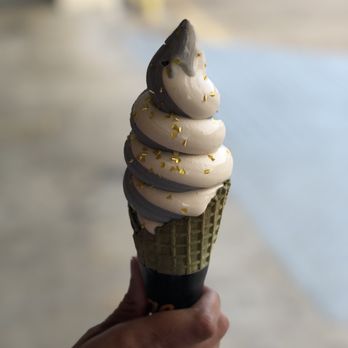 Bae - Earl Grey Cocoa Puff with Gold hearts - Ice Cream & Frozen Yogurt Near Me - Houston, Texas